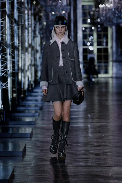 Look 25
